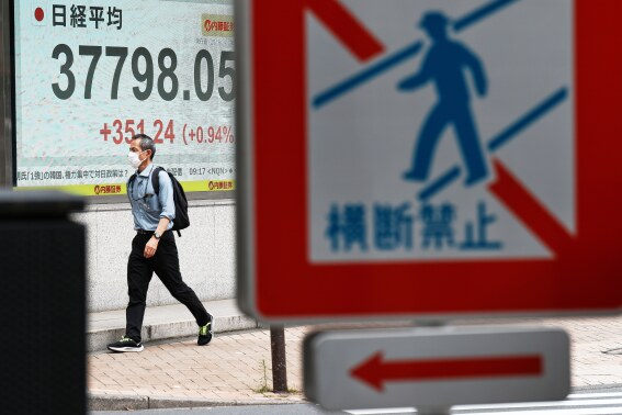 Asian shares shoot higher as US stocks inch toward their records