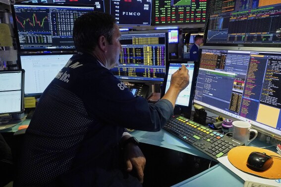 Asian shares trade mixed after Wall Street’s rally stalls on U.S. economic data